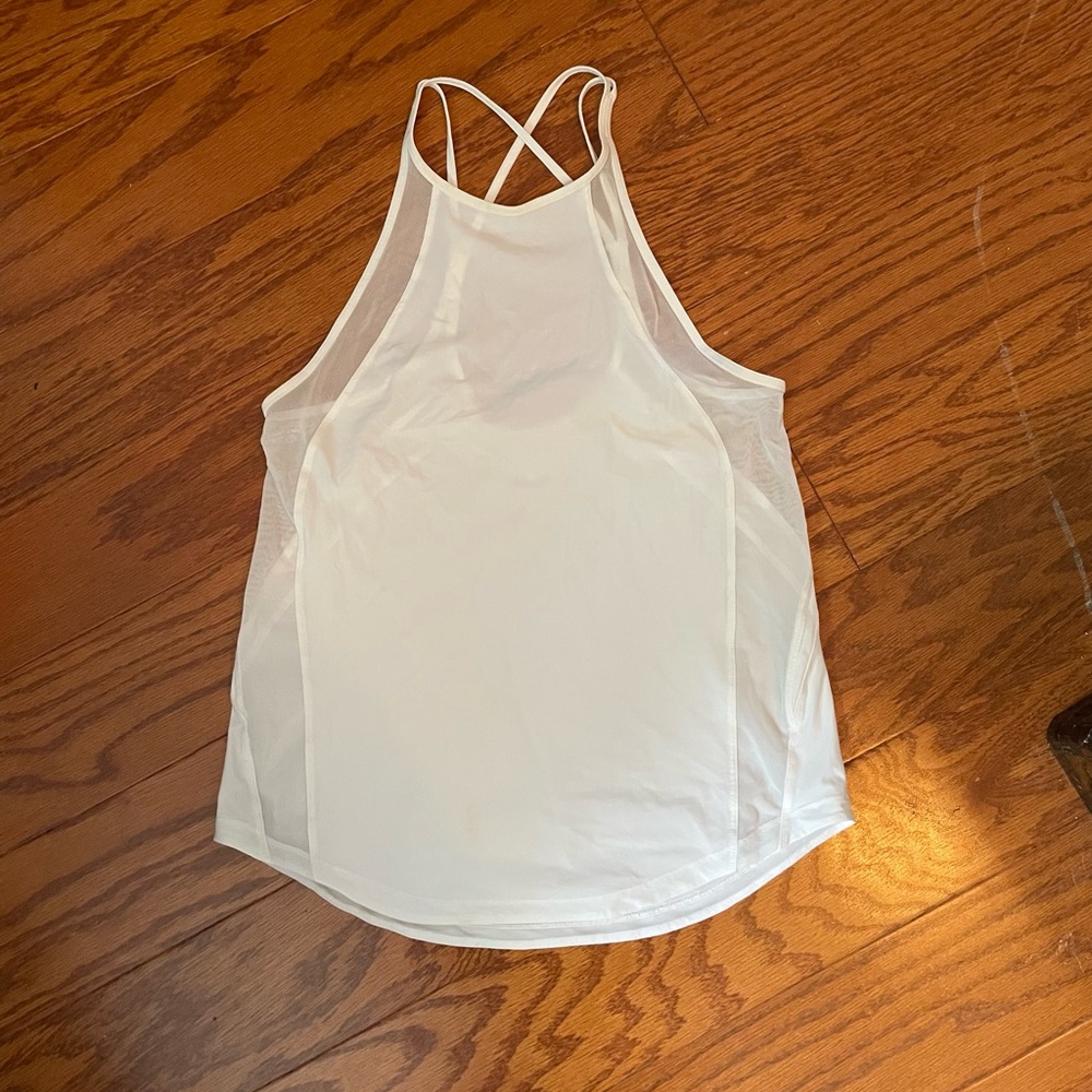 🍋🍋🍋🍋🍋🍋🍋🍋🍋🍋🍋🍋 Lululemon White Mesh/Sweat Wicking Top